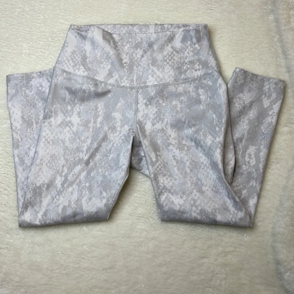 Alo Yoga Snakeskin Print 7/8 Legging Gray Size Small